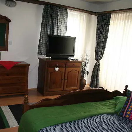 Dom Faletici -